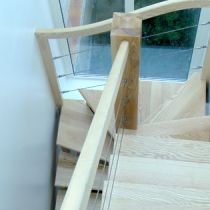 escalier-frene-cable-acier.jpg